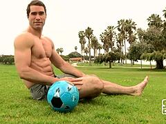 Muscle Hunk Rafael's Bold Passion