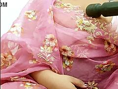 Aunty's Curves in Saree Glow