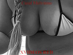 BOLD BEACH MOMENT