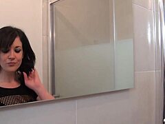 BRUNETTE'S JAW-DROPPING SKILLS