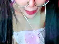 VJ Emma’s Thai Solo Masturbation Show