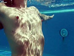 Kittina’s hot tub steamy tale