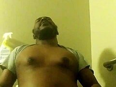 petite Asian’s extreme deepthroat shoot