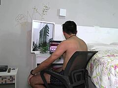 what’s karol redxxx hiding in footjob massage?