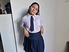 Cheerleader Hooks Coach’s Rugged Fuck