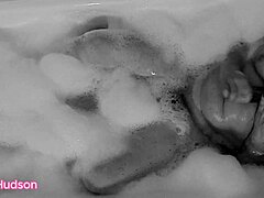 Kity Bath Orgasm
