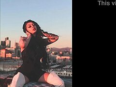 Lady XO’s daring jerk-off game challenge