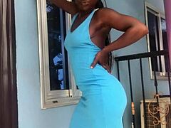 crazy chick twerking hard on the balcony