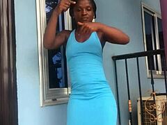 crazy chick twerking hard on the balcony