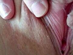 zierliche teen pussy fingered in homemade clip