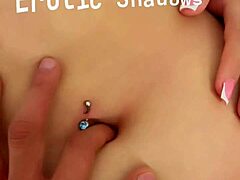 I love fingering this beautiful navel close-up