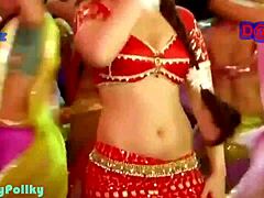 Kareena’s Alluring Navel Tease On Display