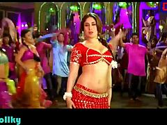 Kareena’s Alluring Navel Tease On Display