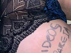 Exclamatory-Provocative Me intenta meter el DEDO en el CULITO APRETADO