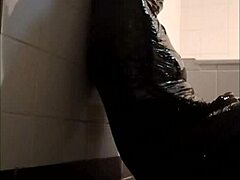 Sophie La Larve delivers intense blowjob in ultimate bondage