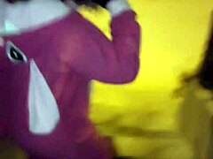 Cogiendo a Madura Prostituta Disfrazada en la Calle Sin Condon!
