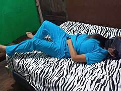 madura enfermera graba porno casero para gastos. su gran trasero brilla en acción.
