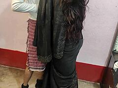 yo, hot Bengali Muslim lady banged by Hindu boyfriend in black saree