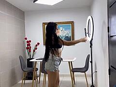 el mejor regalo de mi hermanastra es su rico culo para mí