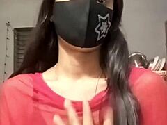 Indian Girl Goes Live for Steamy Sex Video