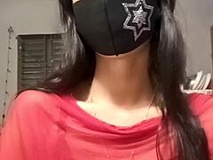 Indian Girl Goes Live for Steamy Sex Video