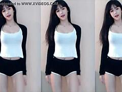 check out this cute chinese girl dancing super fast! 💃