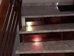 follando con latina curvy en escalera silenciosa