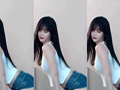 check out this cute chinese girl dancing super fast! 💃