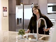 Stepmom London Rose caught me spying