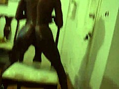quick twerk clip hints at seductive moves in short dance video