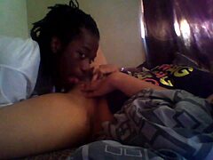 Eating that juicy pink pussy real good