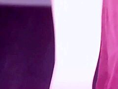 Bonneyuwu dances as Leia in Star Wars cosplay