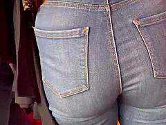 Damn, culona looks hot in jeans at Mexico tianguis! 😍