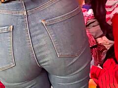 Damn, culona looks hot in jeans at Mexico tianguis! 😍