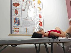 Ginecologista Fingers and Fucks Patient in Wild Session
