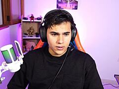 Wow! Colombian Streamer Couple Bangs Live on Cam!