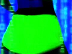 La more linda sways with captivating moves