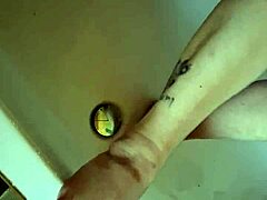 Come on, watch me clean these dirty feet in the tub