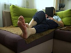 Sexy teen amateur reveals bare soles for foot fetish fans