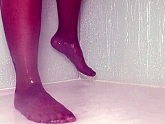 Hey, check these nylon feet getting wet in the shower! I can’t believe how sexy they look. So tempting!
