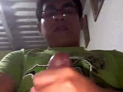 Man, I’m jerkin’ off in my livin’ room… can’t stop thinkin’ bout that hot Peruvian chick!
