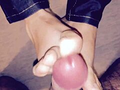 Wow! Jessica gives an incredible footjob in heels
