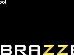 yo, masked lasirena69 jerks me off in brazzers shower scene... hot! 😍