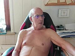 norbertww abspritzen cor der cam bei chaturbate apr 23 2025