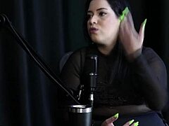 Pri Melancia Sensualizes Huge Breasts And Shows Off Her Big Butt In Preliminares Podcast