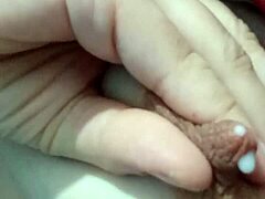 troia col latte nelle tette, ma che fai con quelle tette piene di latte?