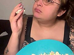 Hey check out this fetish with sexy mouth crunching popcorn
