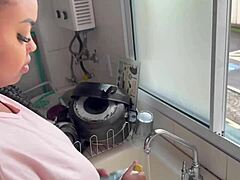 bbw rabuda gostosa calls for help and ends up sucking fat big cock