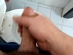 Hey, check out this Argentinian morning handjob session in casual style