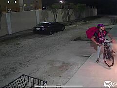 I Ordered Delivery and Seduced the Guy, Cumming Hard on His Naughty Dick